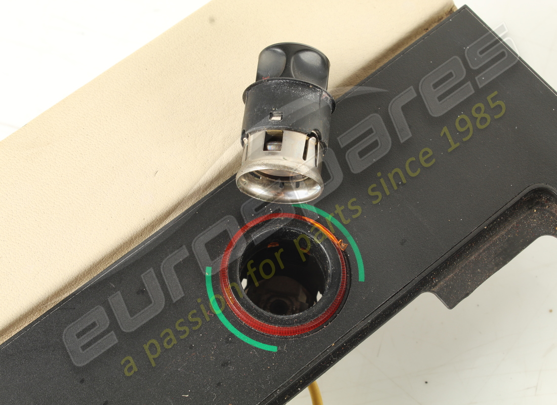 PLACA DE EMBELLECEDOR DE CONSOLA TRASERA FERRARI USADA. NÚMERO DE PARTE 61058000 (3) placa de embellecedor de consola trasera ferrari usada. número de parte 61058000 (3)