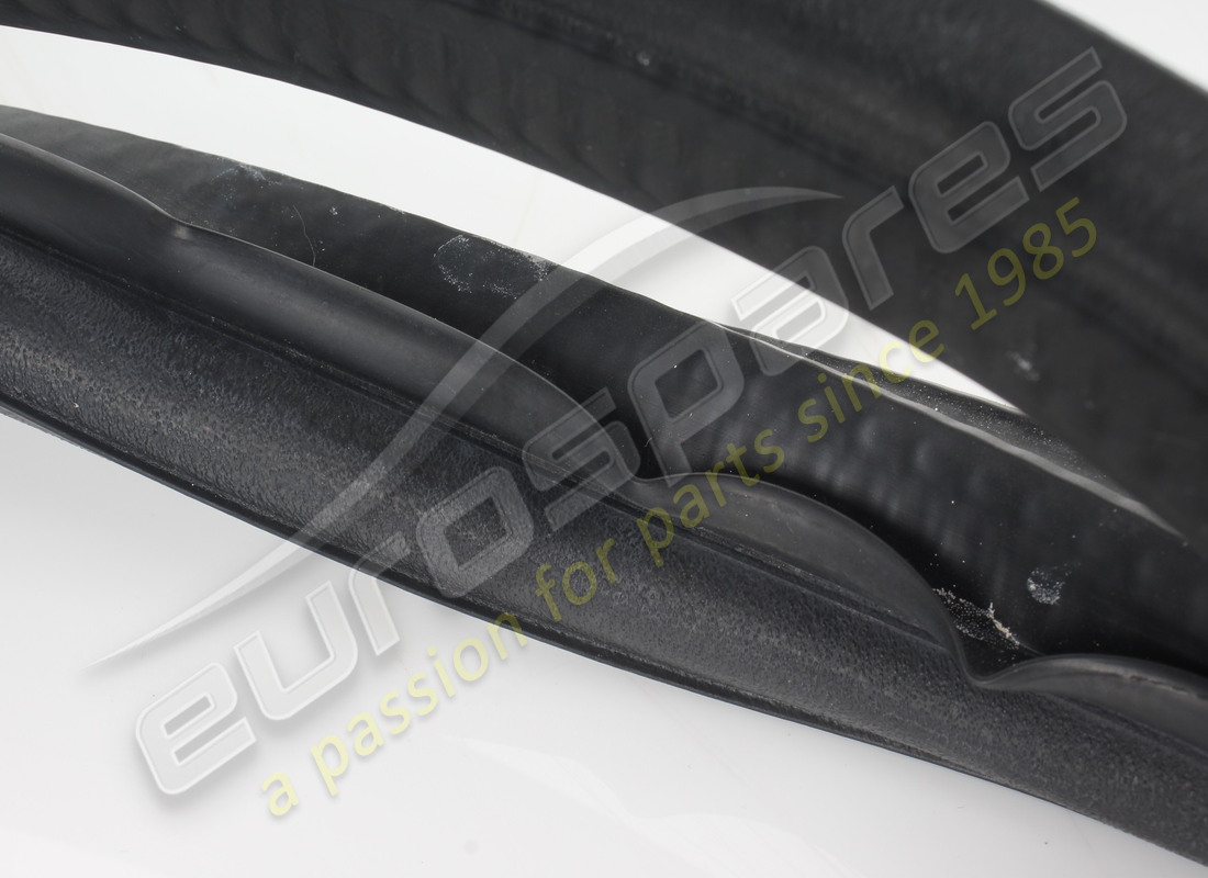 sello de la tina del compartimento de equipaje usado ferrari. número de pieza 819615 (2)