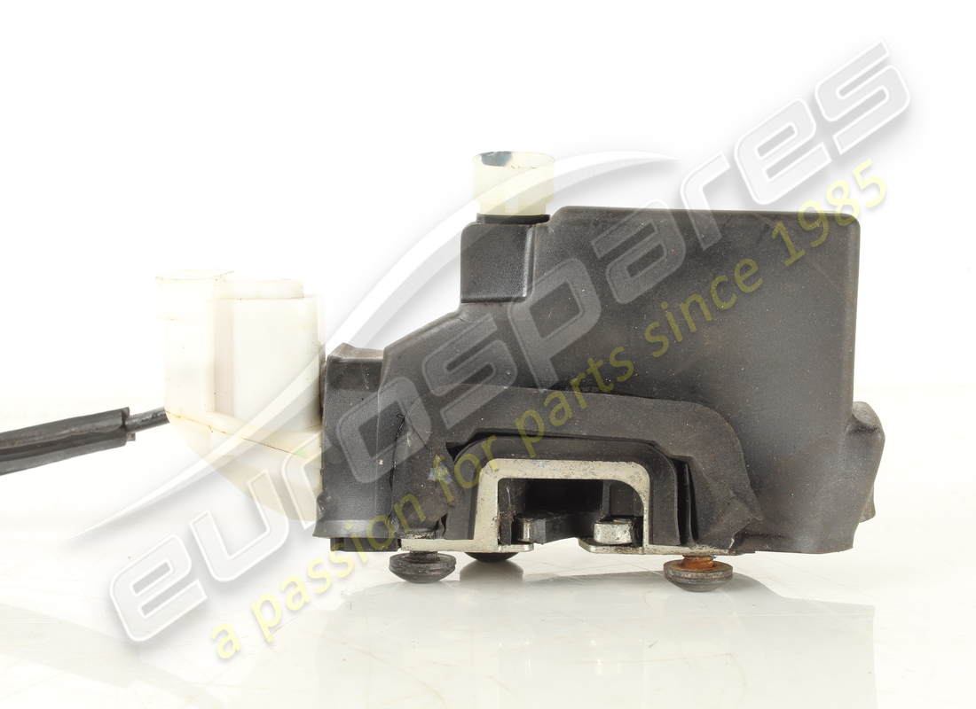 cerradura puerta derecha maserati usada. número de parte 67575900 (4)