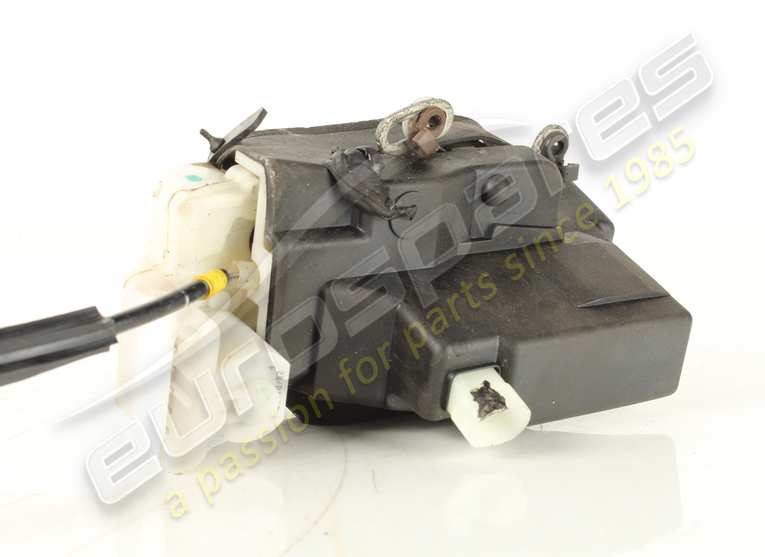 cerradura puerta derecha maserati usada. número de parte 67575900 (3)