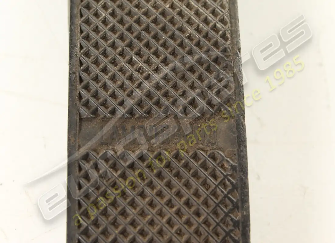 funda reposapiés lamborghini usada. número de parte 004201213 (2)