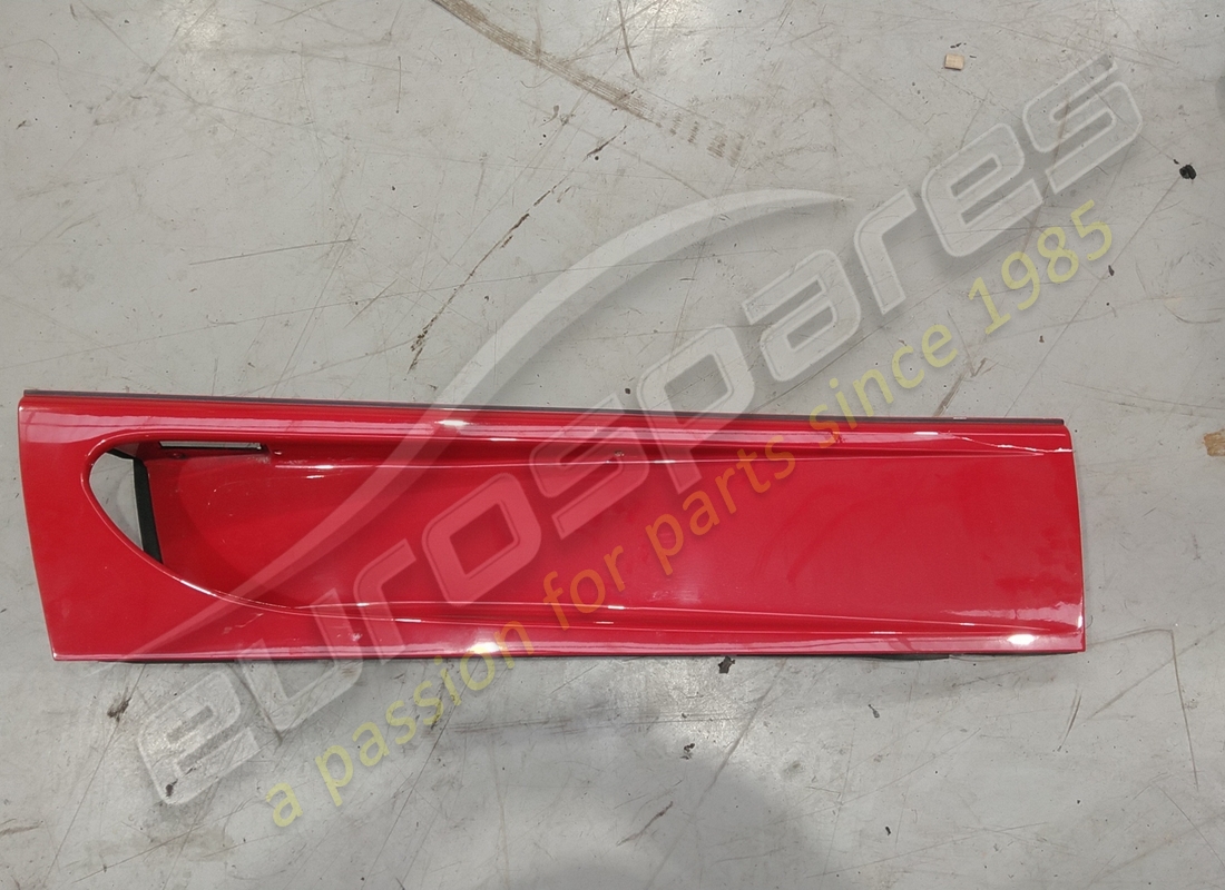 REJILLA DE LA PUERTA DERECHA Ferrari DAÑADA. NÚMERO DE PARTE 64102710 (1)