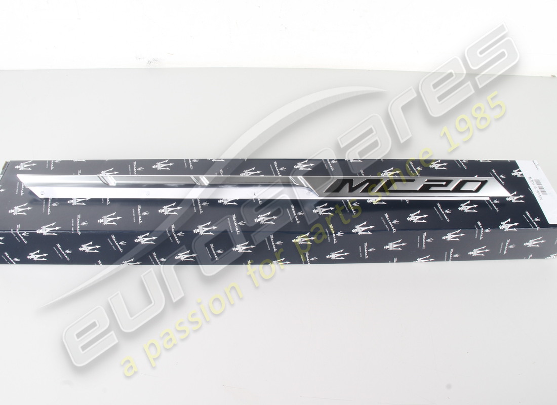 nuevo símbolo del lado derecho maserati. número de pieza 670158142 (1)