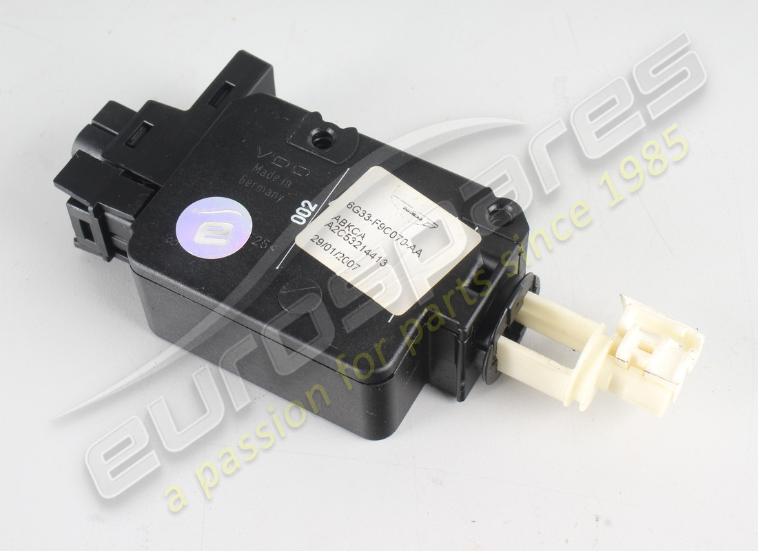 ACTUADOR-LLENADO DE COMBUSTIBLE Aston Martin USADO. NÚMERO DE PIEZA 4G433710067 (1)