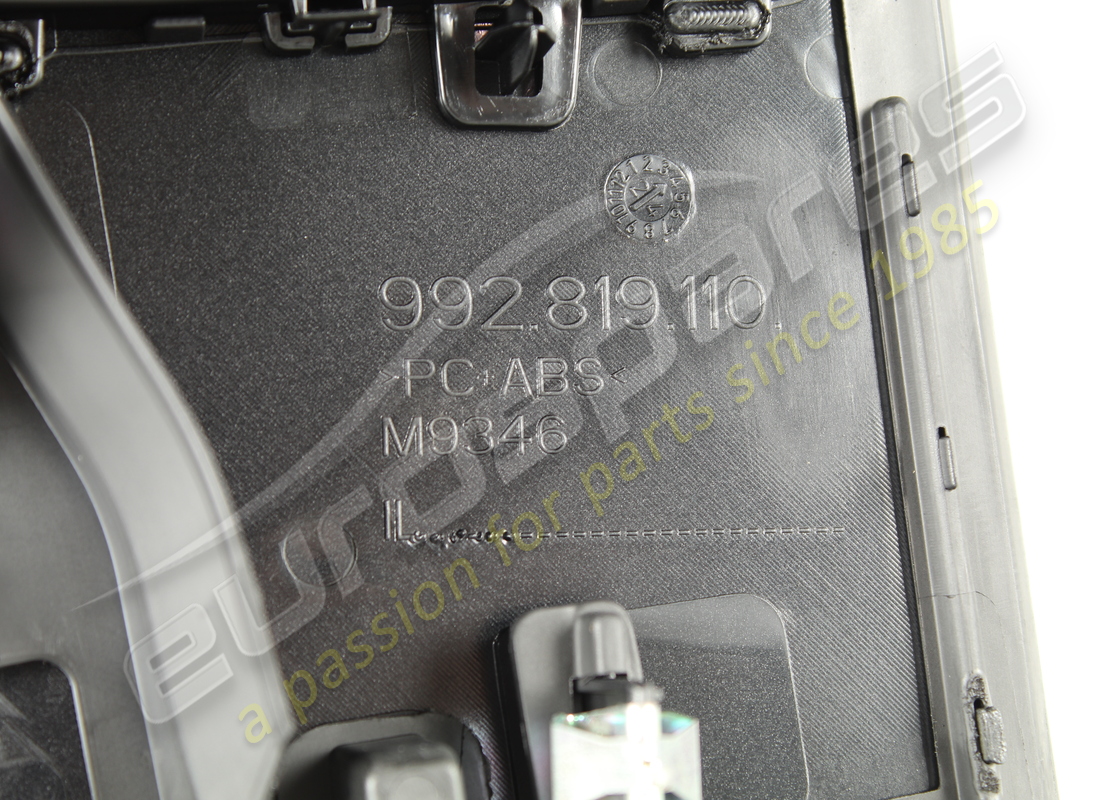 NUEVO PANEL PORSCHE CON VENTILACIÓN NEGRO. NÚMERO DE PIEZA 992819110C5Q0(4) nuevo panel porsche con ventilación negro. número de pieza 992819110c5q0(4)