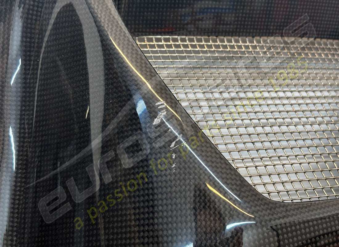 nuevo (otro) ferrari difusor trasero. número de pieza 81509400 (3)