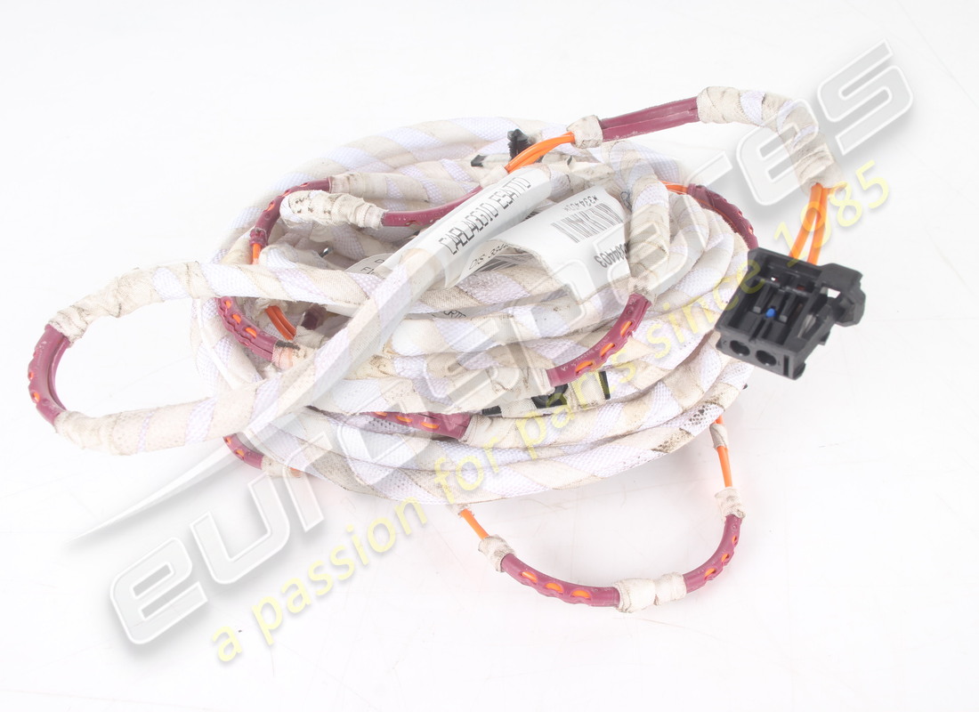 FIBRA USADA PARA EL COMPARTIMIENTO DE PASAJEROS Ferrari. NÚMERO DE PIEZA 334403 (1)