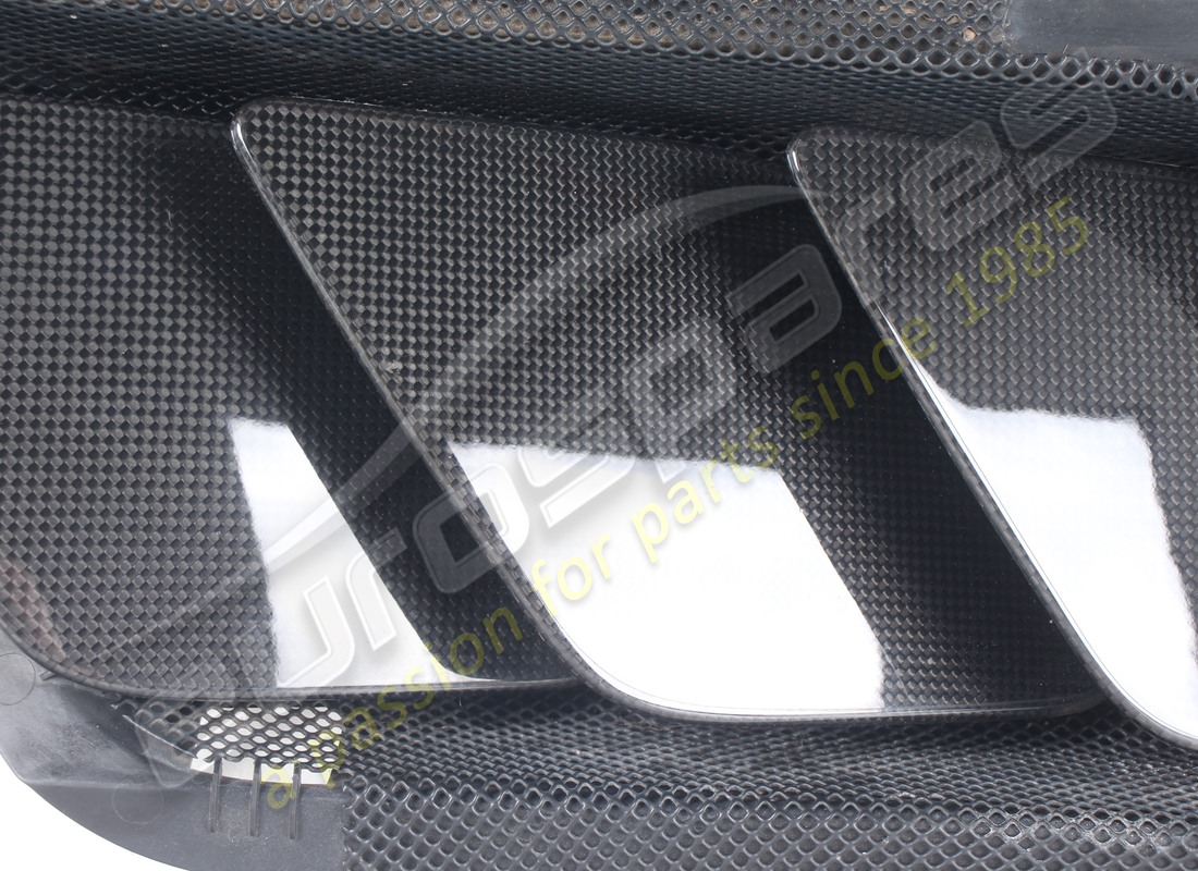 SOPORTE DE VENTILACIÓN DE GUARDABARROS IZQUIERDO CON REJILLAS DE CARBONO, USADO EUROSPARES. NÚMERO DE PIEZA EAP1723592 (5) soporte de ventilación de guardabarros izquierdo con rejillas de carbono, usado eurospares. número de pieza eap1723592 (5)