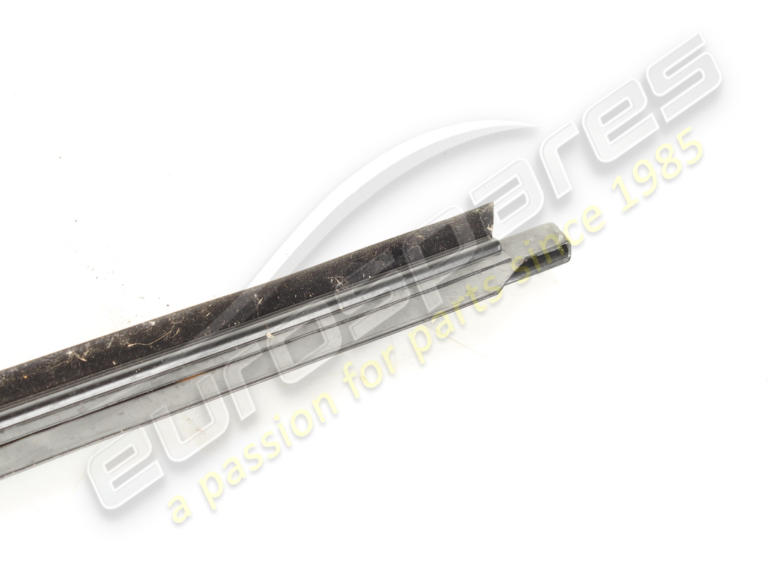 moldura de burlete derecho usada ferrari. número de pieza 60635300 (3)