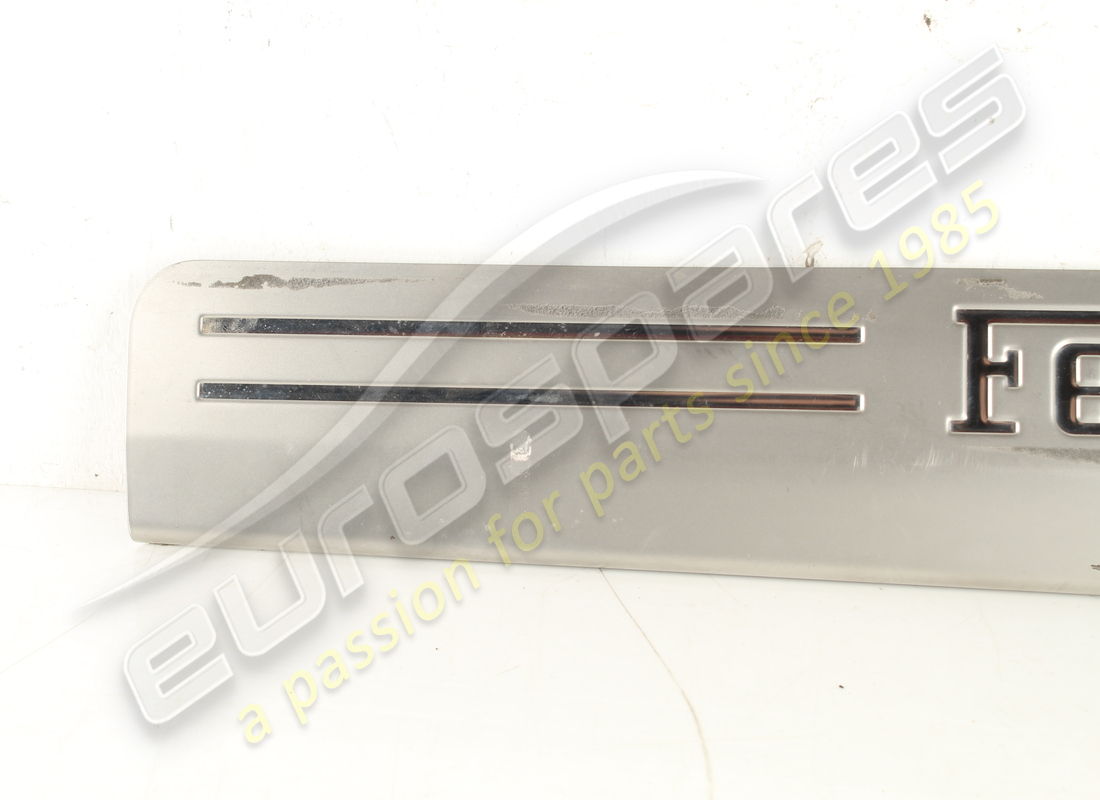 PLACA DE RACOR DERECHA Ferrari USADA. NÚMERO DE PARTE 81361800 (1)