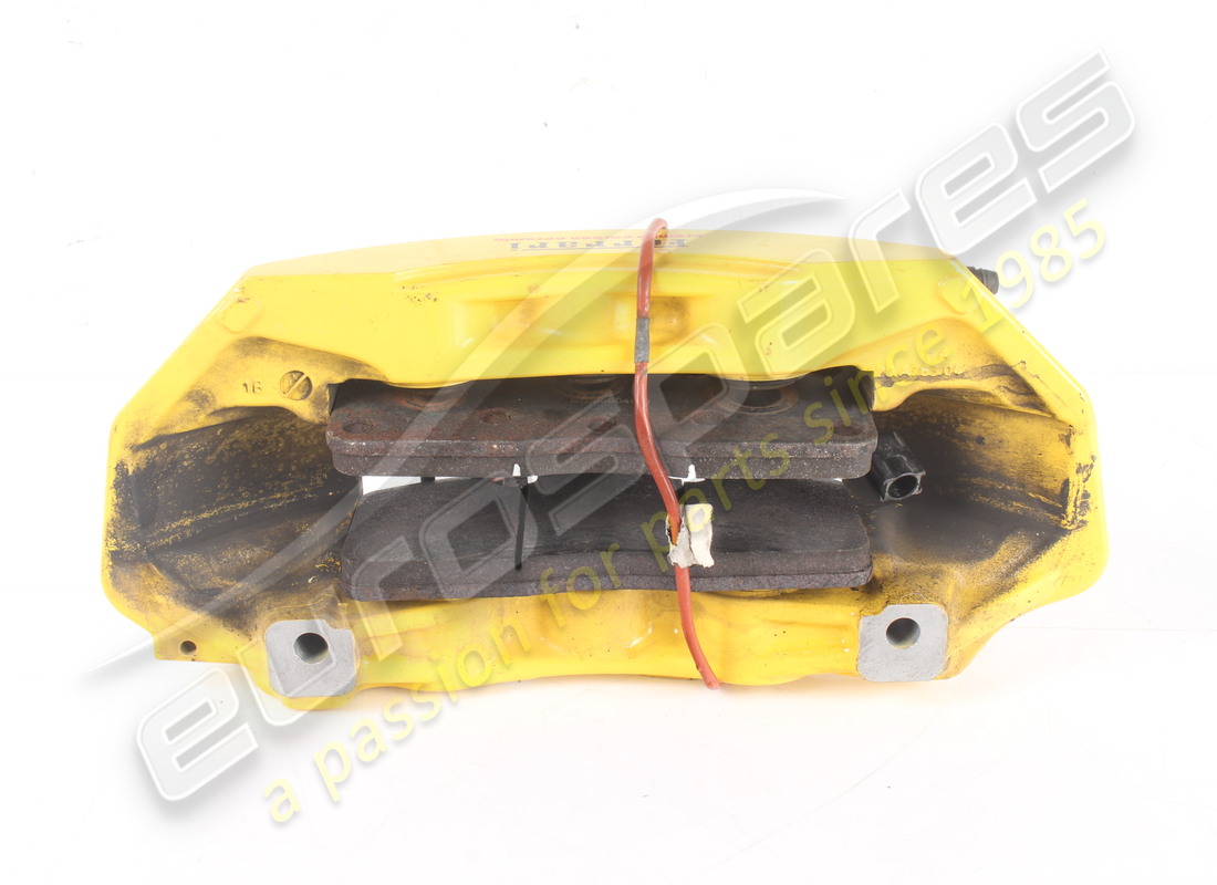 PINZA DELANTERA DERECHA FERRARI USADA CON PASTILLAS. NÚMERO DE PARTE 315568 (4) pinza delantera derecha ferrari usada con pastillas. número de parte 315568 (4)