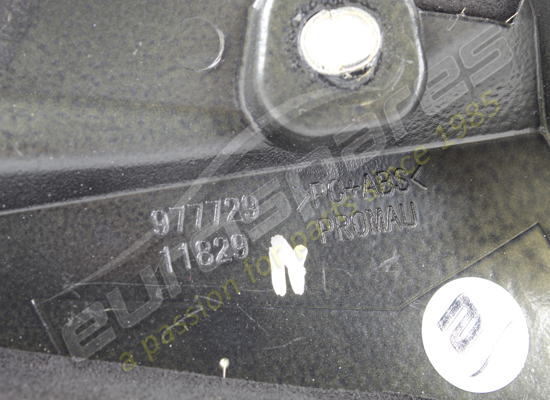 USADO FERRARI ALETA TRASERA DERECHA COMPLETA. NÚMERO DE PARTE 947655 (3) usado ferrari aleta trasera derecha completa. número de parte 947655 (3)