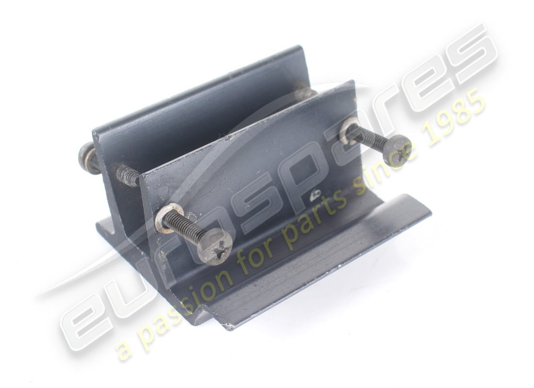 USADO Maserati SOPORTE . NÚMERO DE PARTE 393250303 (1)