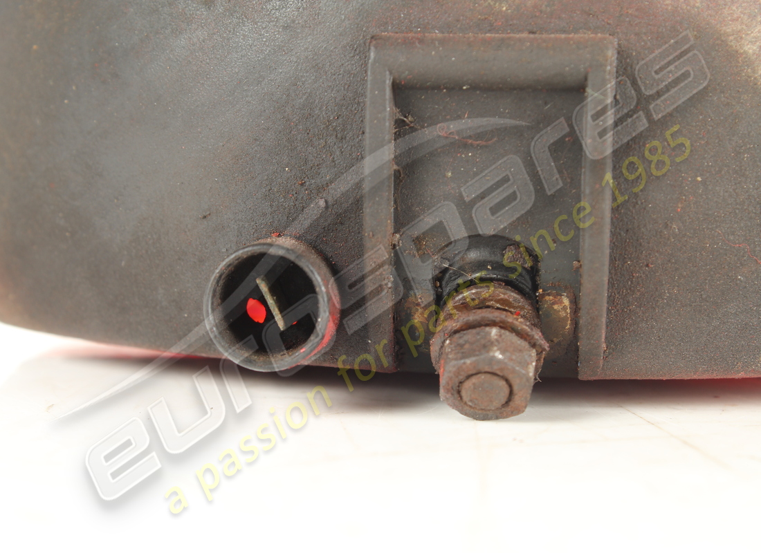 USADO Ferrari CONJUNTO DE LUZ ANTINIEBLA TRASERA. NÚMERO DE PIEZA 60670000 (1)