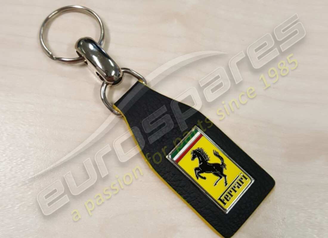 llavero nuevo ferrari, negro con borde amarillo. número de pieza 70006151 (1)