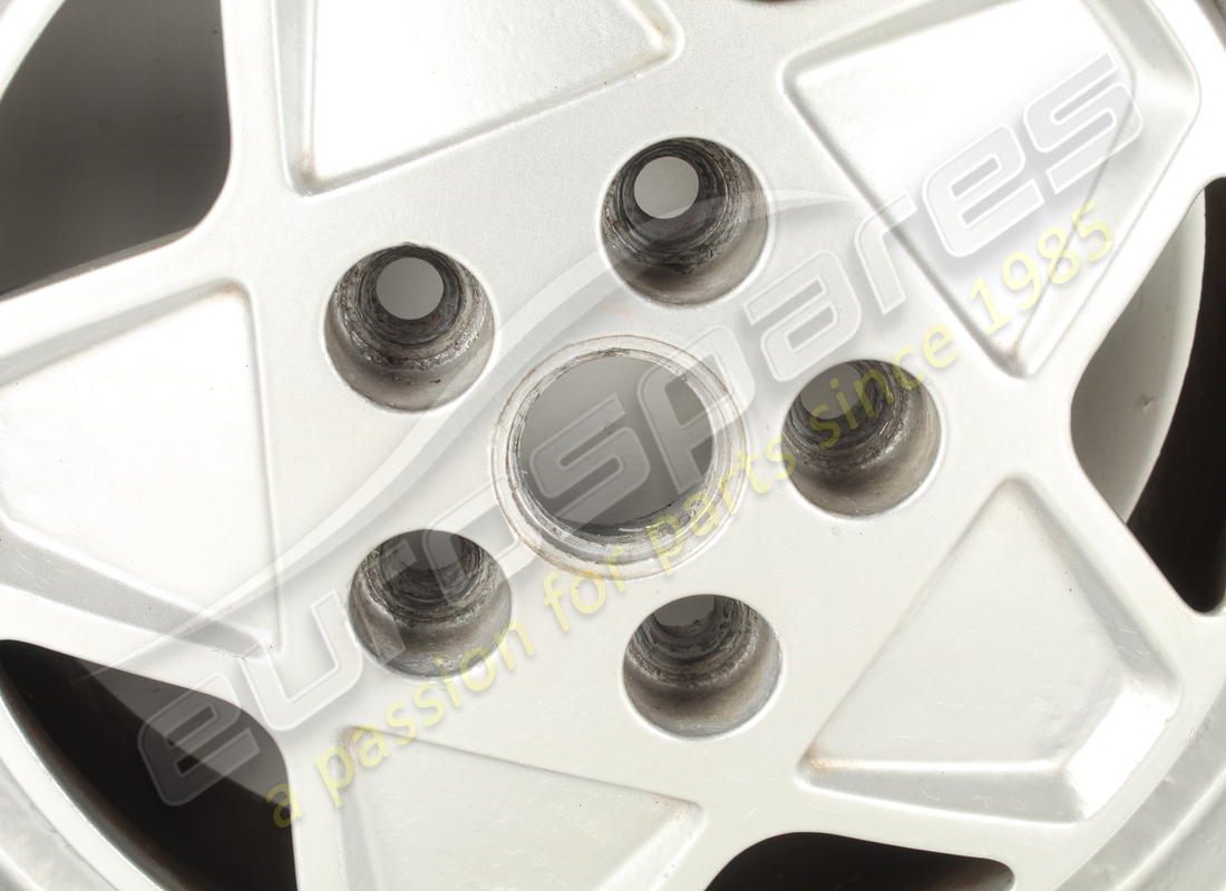 USADA FERRARI RUEDA DE CARRETERA DELANTERA 3.2 MQV. NÚMERO DE PARTE 127465 (2) usada ferrari rueda de carretera delantera 3.2 mqv. número de parte 127465 (2)