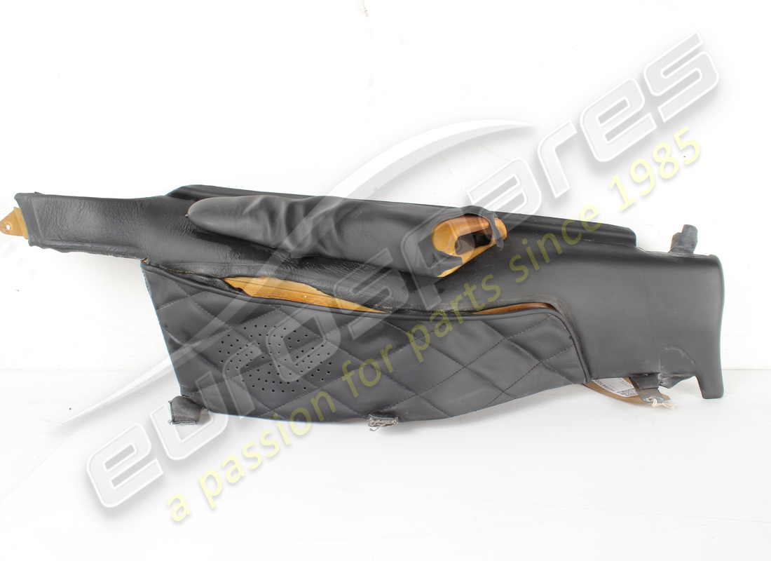 CUBIERTA DE CORREA IZQUIERDA DAÑADA Ferrari EN NEGRO VM8500. NÚMERO DE PIEZA 64584100 (1)