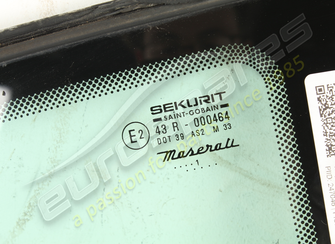 ventana trasera derecha fijada maserati usada. número de pieza 387700402 (3)