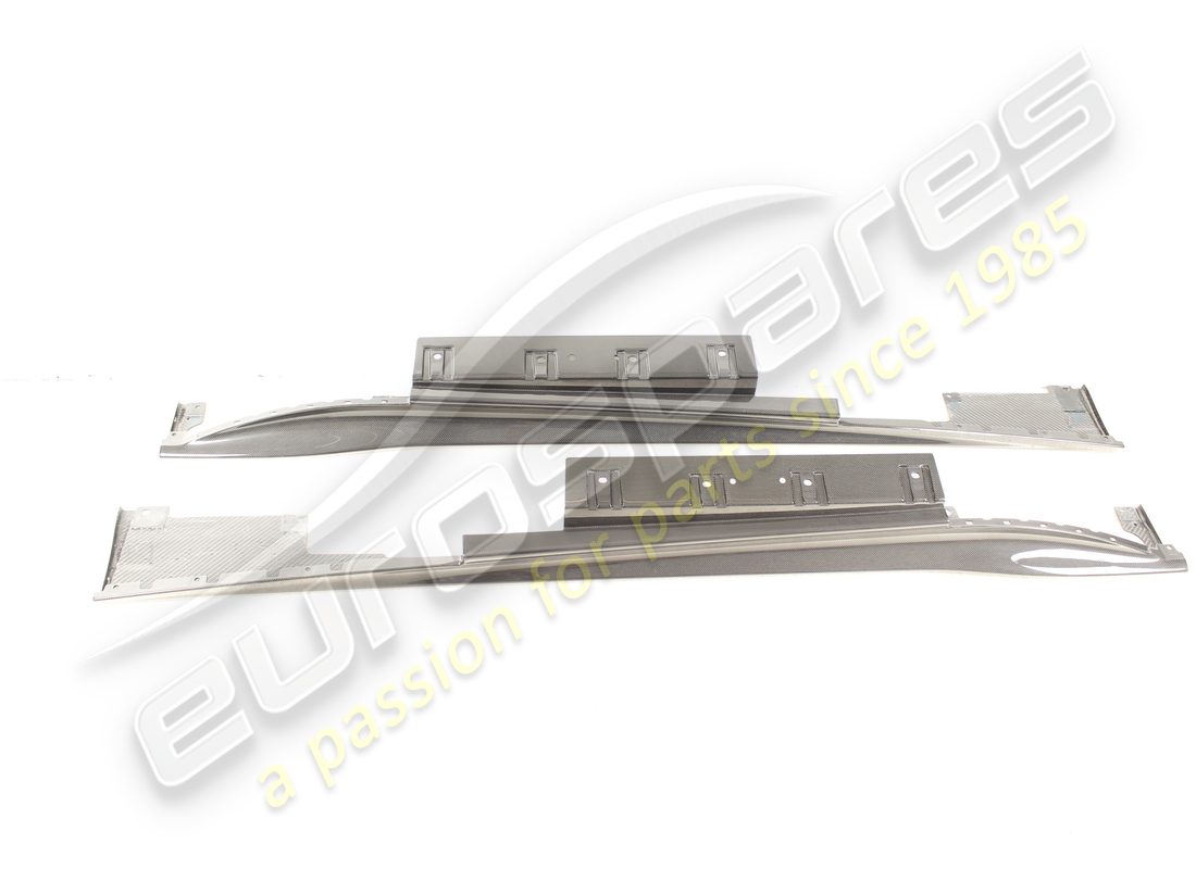 NUEVOS FERRARI F12 FALDONES LATERALES COMPLETAMENTE DE CARBONO. NÚMERO DE PIEZA 70002869 (1) nuevos ferrari f12 faldones laterales completamente de carbono. número de pieza 70002869 (1)