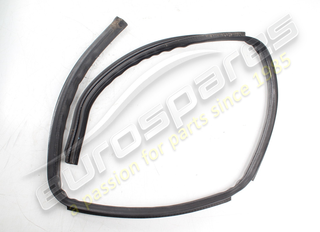 SELLO Aston Martin USADO, MARGEN INFERIOR TRASERO, DERECHO. NÚMERO DE PIEZA 4G43F25324AD (1)