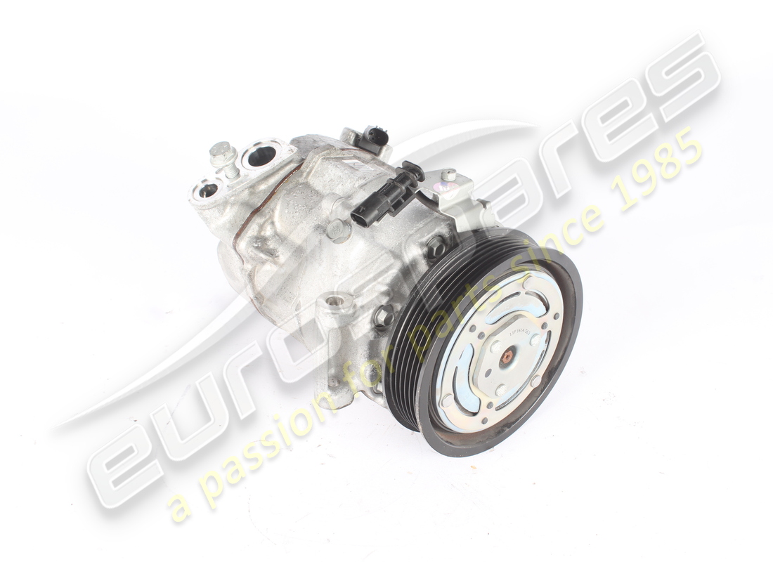 COMPRESOR DE AIRE ACONDICIONADO Maserati USADO. NÚMERO DE PARTE 675001009 (1)