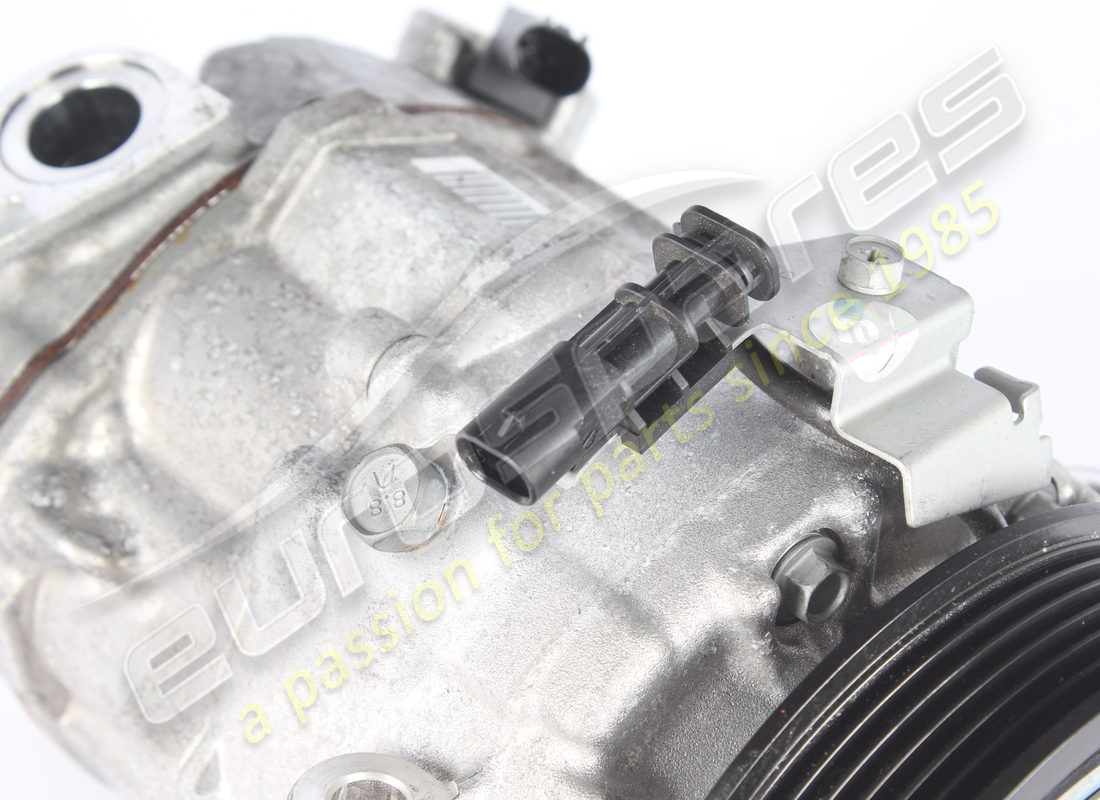 compresor de aire acondicionado maserati usado. número de parte 675001009 (2)