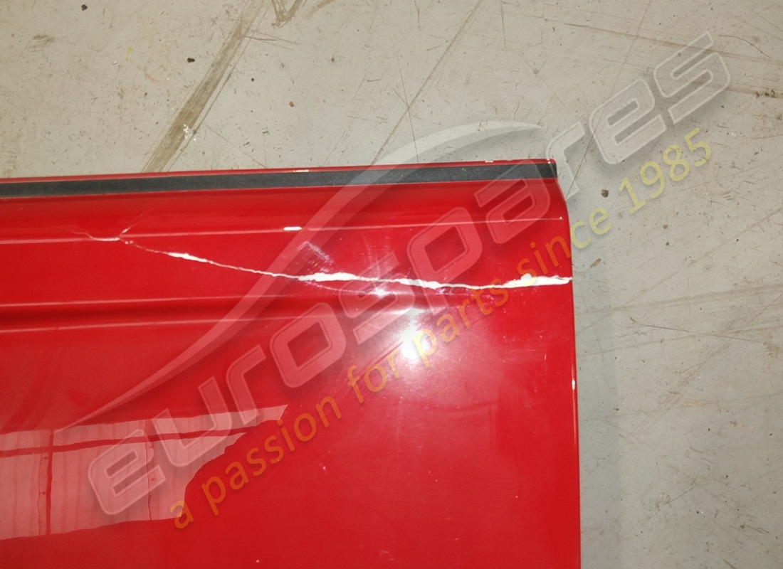 rejilla de la puerta derecha ferrari dañada. número de parte 64102710 (2)