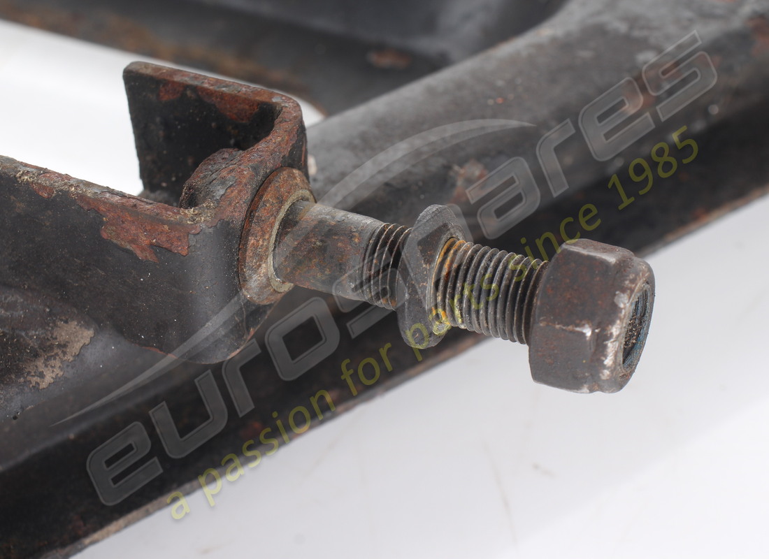 PALANCA INFERIOR DE SUSPENSIÓN TRASERA IZQUIERDA FERRARI USADA. NÚMERO DE PIEZA 117806 (5) palanca inferior de suspensión trasera izquierda ferrari usada. número de pieza 117806 (5)