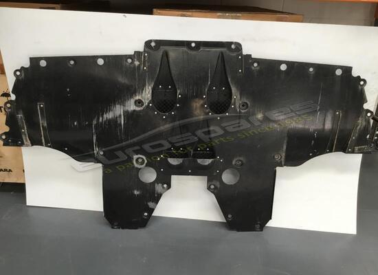 usado ferrari número de pieza del protección de bajos delantero 84154500