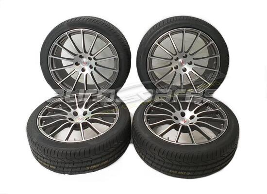 nuevo maserati 20'' ruedas qtp con neumáticos m156 (antracita) número de pieza 980156312/a