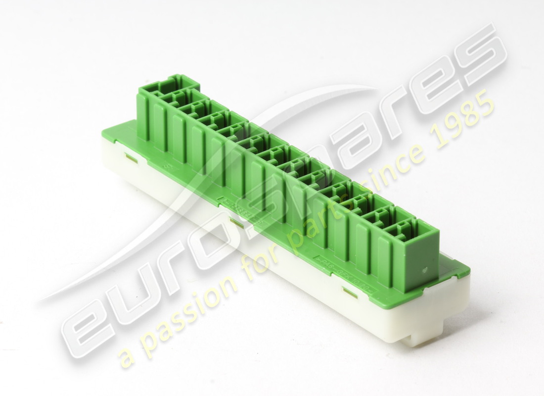 nuevo conector maserati. número de parte 673004868 (1)