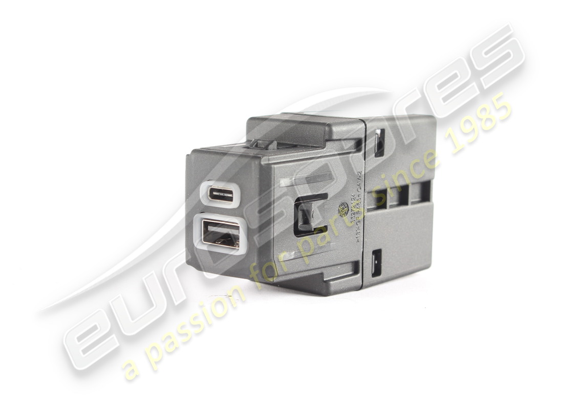 USADO Maserati ENCHUFE AUXILIAR Y PUERTO USB. NÚMERO DE PIEZA 675001147 (1)