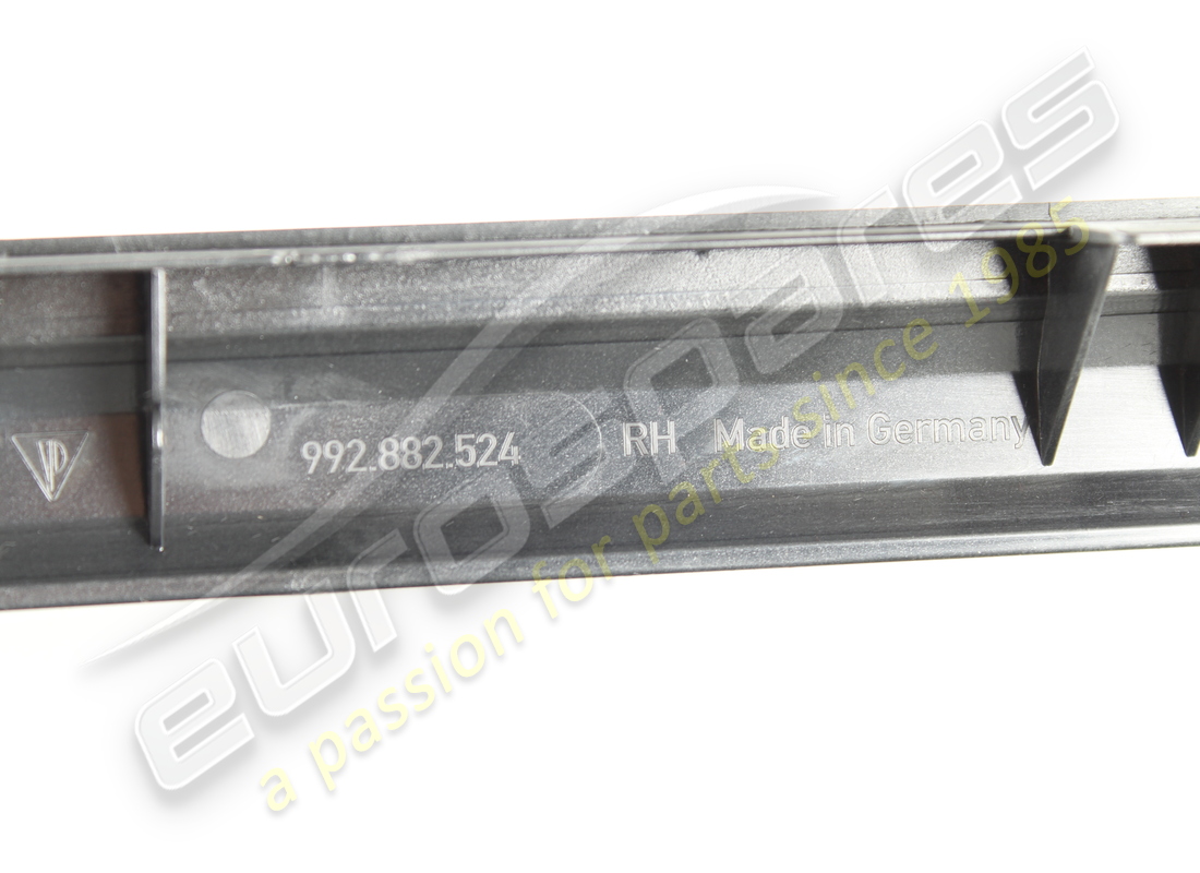 NUEVO PANEL DE ACABADO PORSCHE PARA LA ESTRUCTURA DEL ASIENTO, COLOR PLATA OSCURO. NÚMERO DE PIEZA 992882524OS8 (3) nuevo panel de acabado porsche para la estructura del asiento, color plata oscuro. número de pieza 992882524os8 (3)