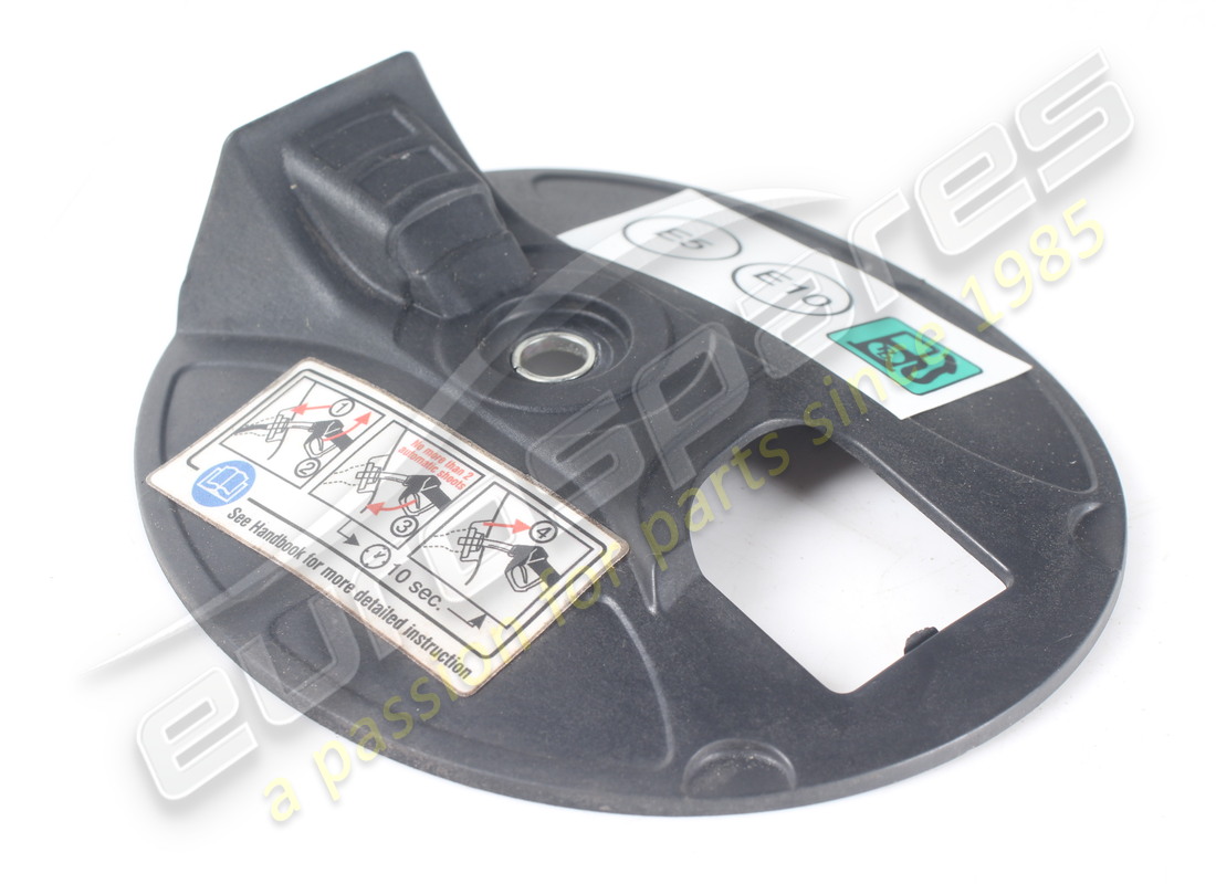 TAPA INTERIOR FERRARI USADA PARA LLENADO DE COMBUSTIBLE. NÚMERO DE PARTE 87740700 (1) tapa interior ferrari usada para llenado de combustible. número de parte 87740700 (1)