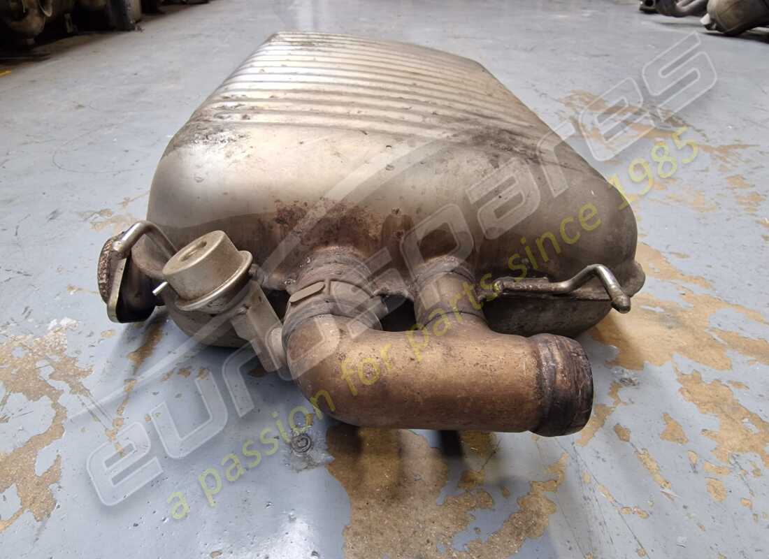 conjunto de válvula de desviación y silenciador aston martin usado. número de parte 4g435230fc (4)