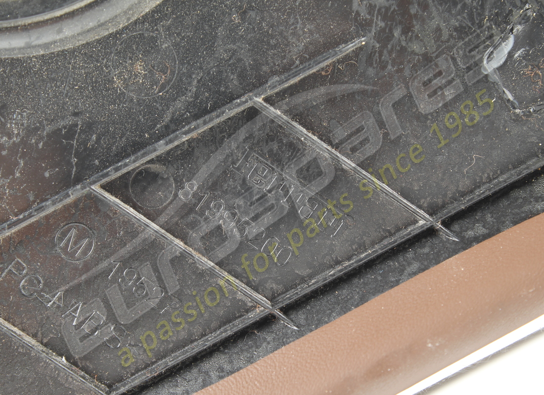 PANEL EXTREMO DEL TABLERO IZQUIERDO USADO FERRARI. NÚMERO DE PIEZA 81995107 (3) panel extremo del tablero izquierdo usado ferrari. número de pieza 81995107 (3)