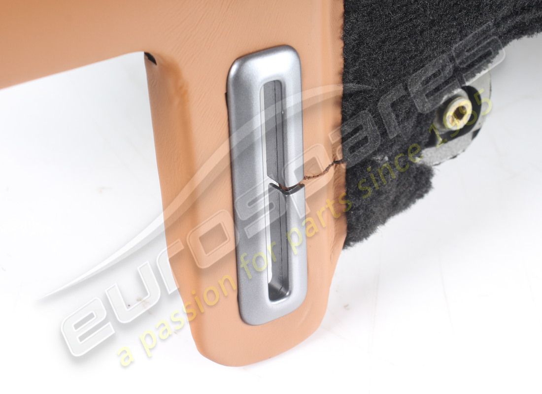 embellecedor de maletero lateral derecho ferrari usado. número de parte 87070800 (2)