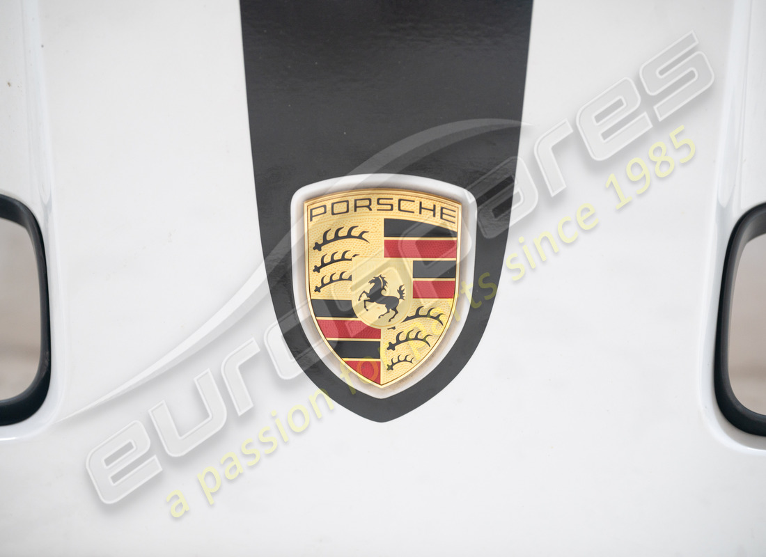 capó dañado porsche. número de pieza 9gt823021 (2)