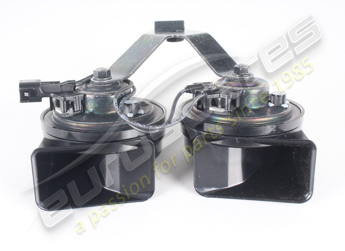 nuevo conjunto de bocina y soporte aston martin. número de pieza ad2313a803bb (1)