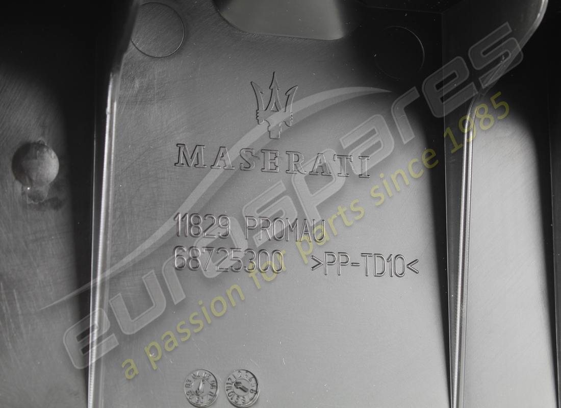 new maserati usa front plate frame. part number 68725300 (4)