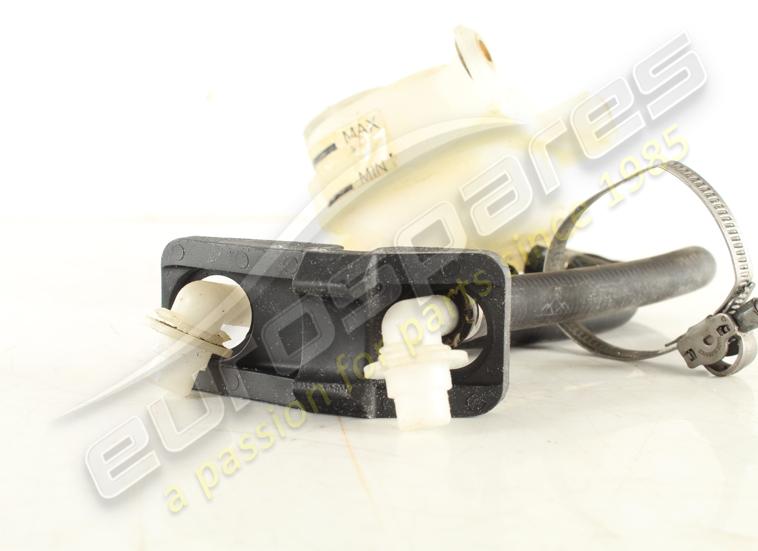 DEPÓSITO DE LÍQUIDO DE FRENOS FERRARI USADO. NÚMERO DE PARTE 259047 (4) depósito de líquido de frenos ferrari usado. número de parte 259047 (4)