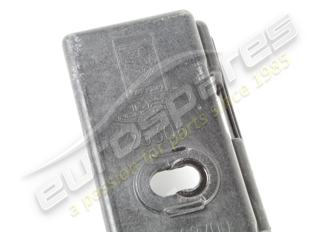used ferrari centre mounting bracket. part number 85922700 (3)