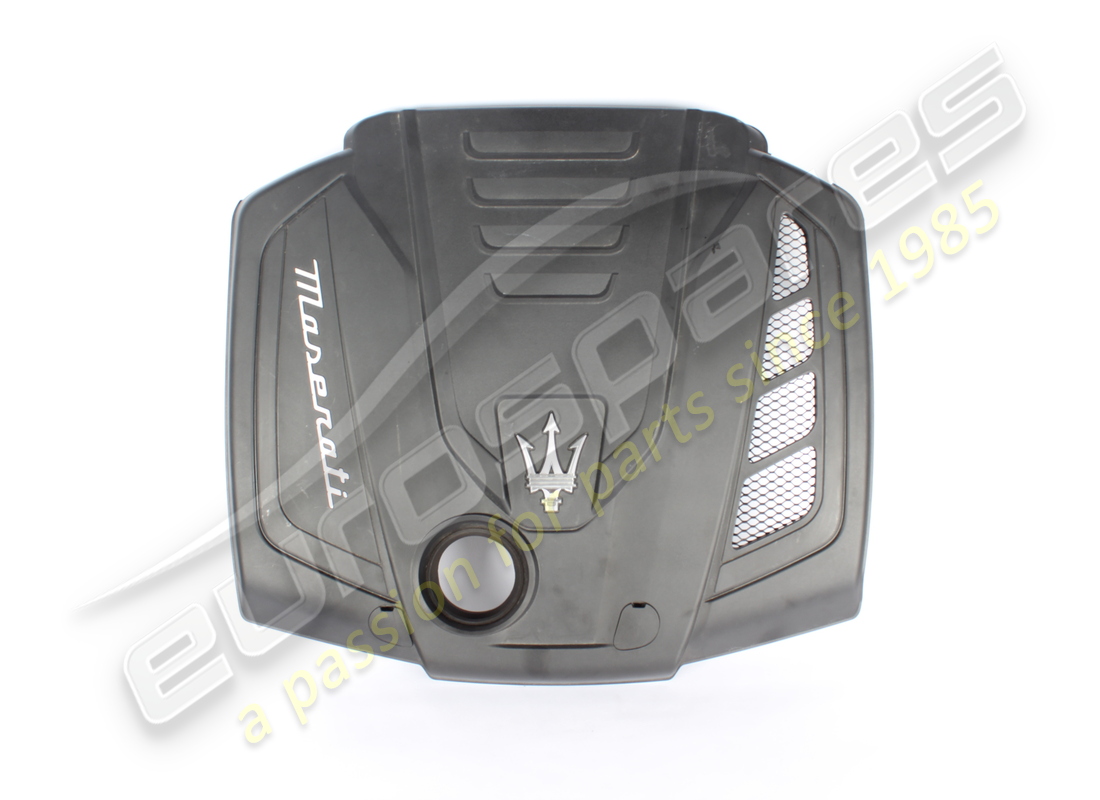 ESCUDO ESTÉTICO DE MOTOR USADO Maserati. NÚMERO DE PIEZA 670156720 (1)
