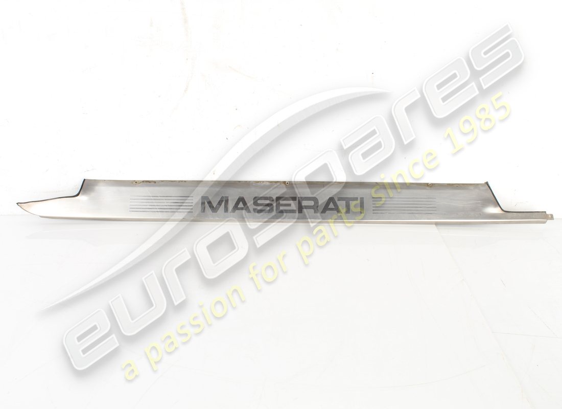 USADO Maserati PLACA DE PIEZA CROMADA DELANTERA IZQUIERDA. NÚMERO DE PIEZA 378305311 (1)