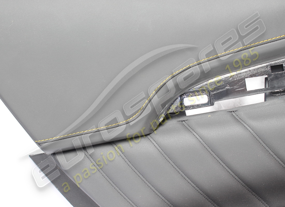 conjunto de panel de puerta trasera izquierda usado maserati. número de pieza 670225954 (2)