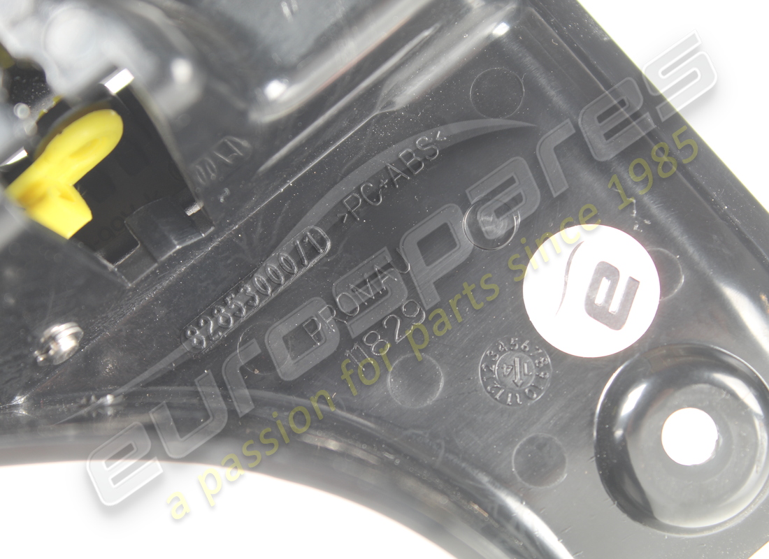 cubierta de gancho separador derecho usada ferrari. número de pieza 82853000 (5)