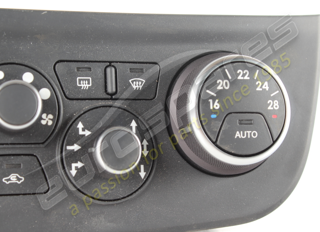 panel de control de aire acondicionado usado ferrari. número de pieza 82299100 (2)