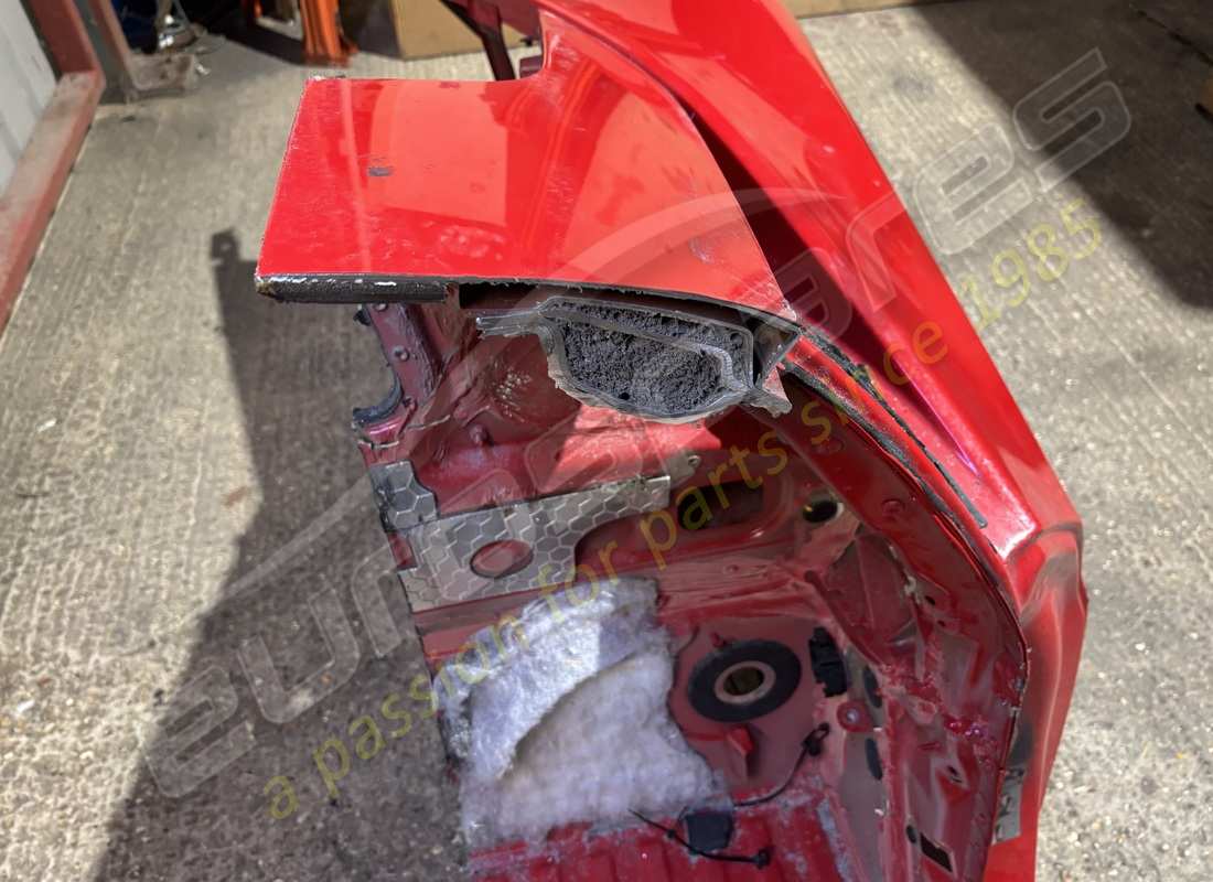 USADO FERRARI FLANCO IZQUIERDO. NÚMERO DE PARTE 83816011 (5) usado ferrari flanco izquierdo. número de parte 83816011 (5)