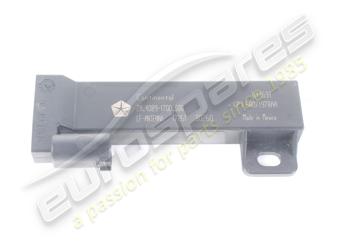 AMPLIFICADOR DE ANTENA USADO Maserati AM/FM1. NÚMERO DE PIEZA 670106193 (1)