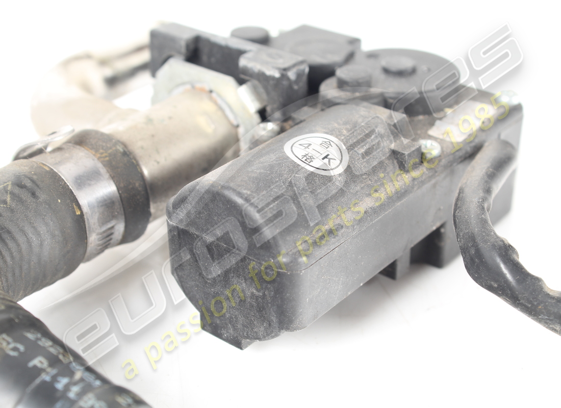 VÁLVULA TGK RH FERRARI USADA. NÚMERO DE PARTE 67635900 (4) válvula tgk rh ferrari usada. número de parte 67635900 (4)